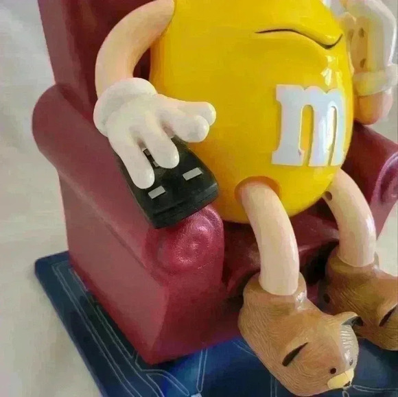 M &M-LA-Z-BOY Candy Dispenser - Picture 5 of 9